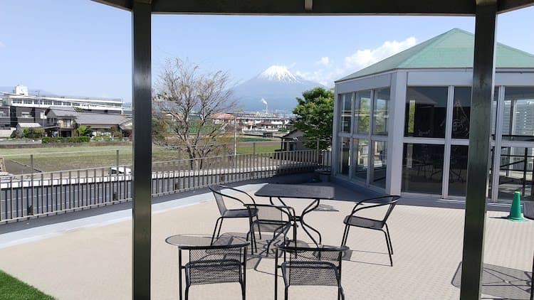 道の駅 富士（上り）の展望テラスからみえる富士山