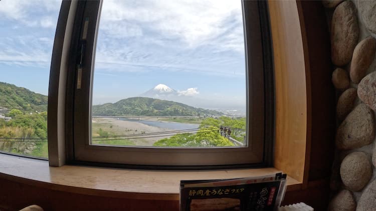 道の駅 富士川楽座の4Fパノラマレストラン駿河路から見える富士山