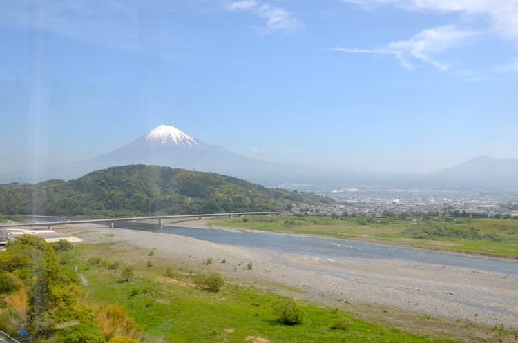 富士川SAの大観覧車内から見える富士山と富士川