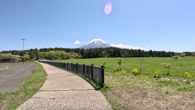 道の駅 朝霧高原の富士山展望台付近にある散歩道