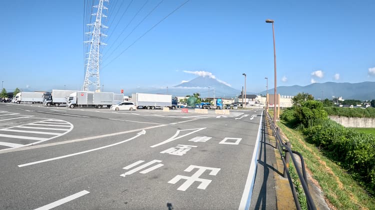 道の駅ふじおやまの駐車場から見える富士山
