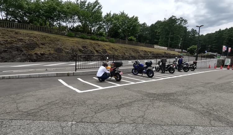 道の駅 富士吉田の道の駅前駐車場にある二輪車専用スペース